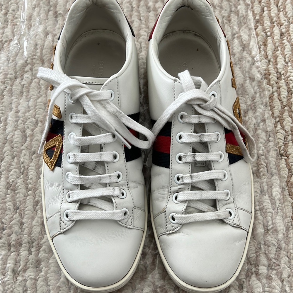 💯 authentic Gucci ace 37.5 - worn but there’s still a lot of life to it.